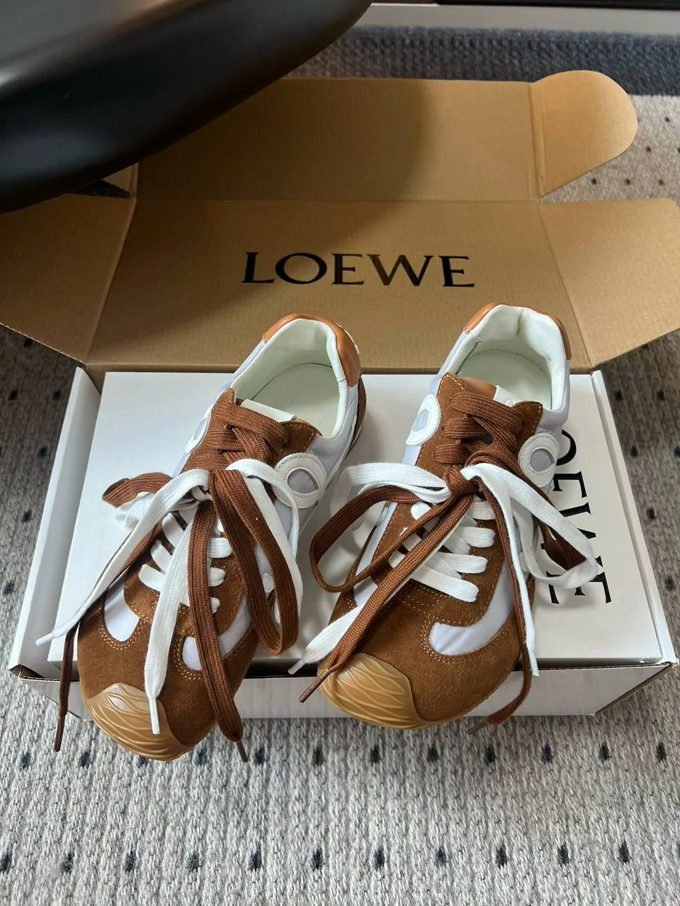 Жіночі кросівки - Loewe